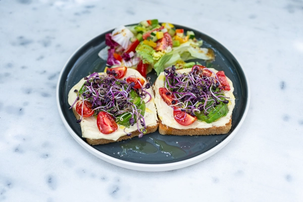 Humusz toast 1 Humusz Toast